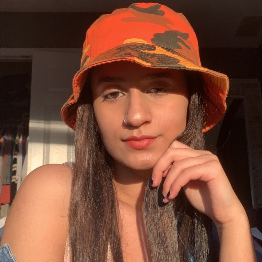 Meet your Posher, Zia